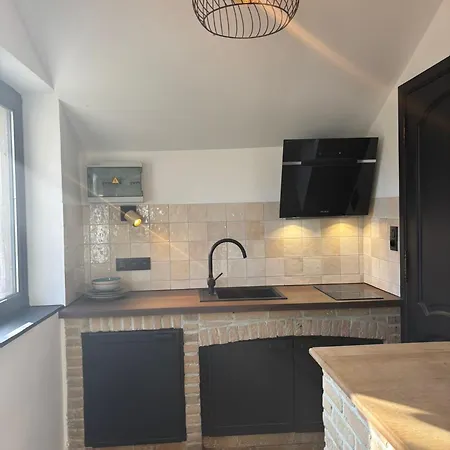 Maison Aline Nyaraló